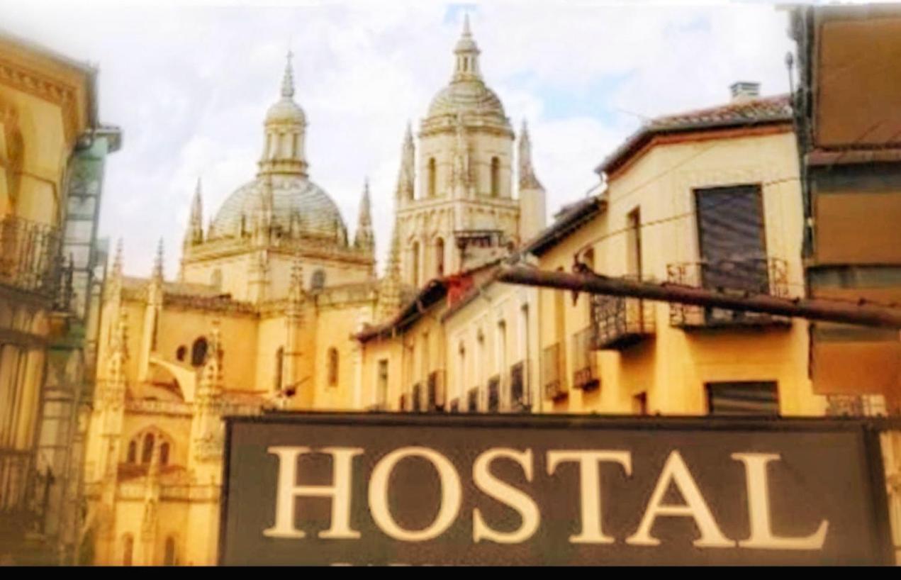 Hostal Plaza Segóvia Exterior foto